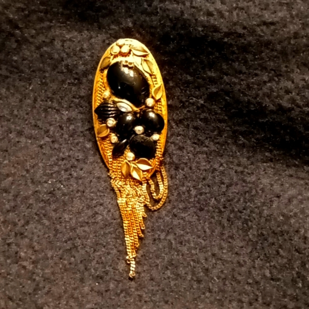Marena brooch/pendant.